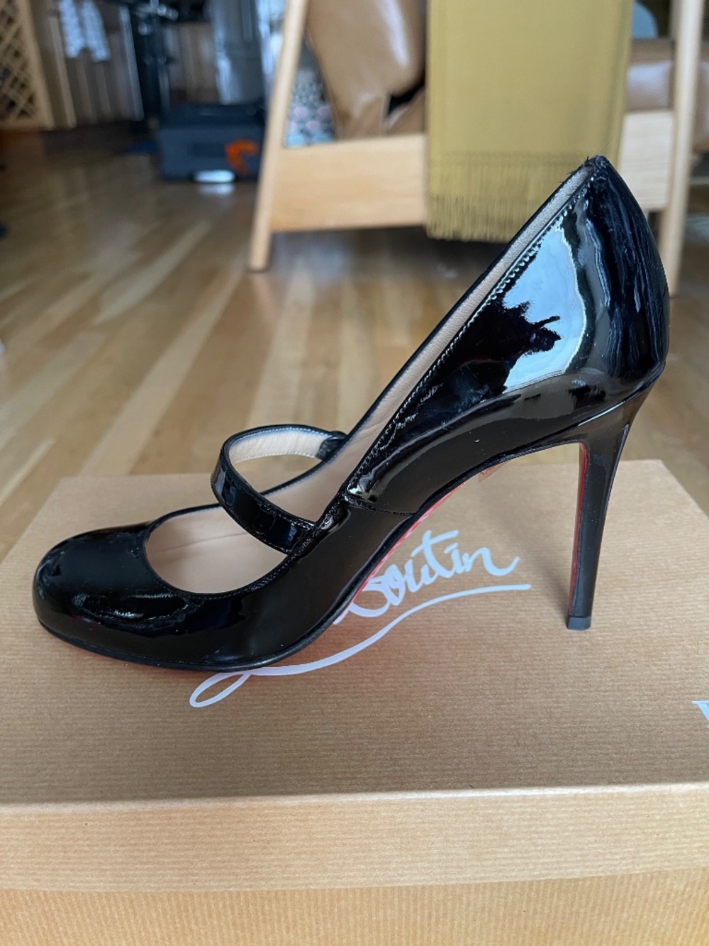 Christian Louboutin Wallis 100 Patent Calf Pumps, NEVER WORN, size US 5, EU 35 - Picture 15 of 16